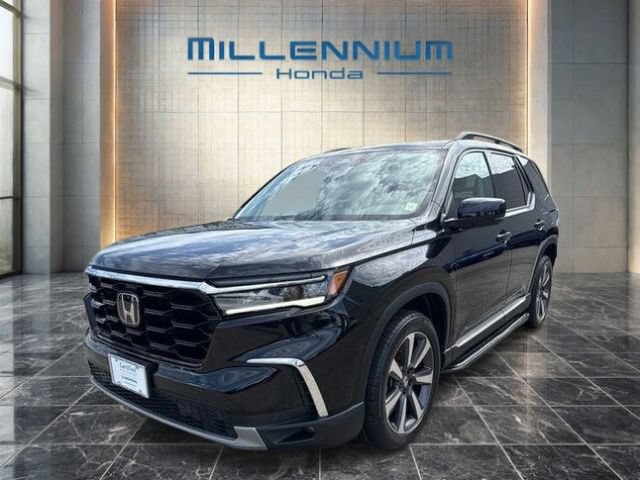 Certified 2023 Honda Pilot Touring image 1