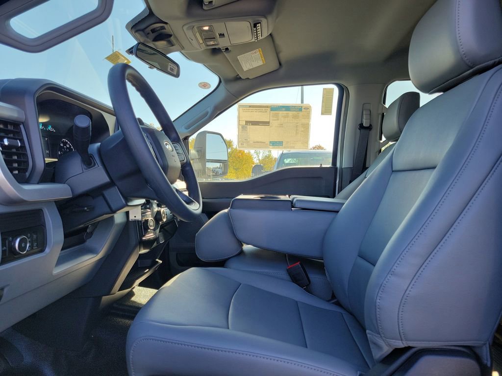 New 2026 Ford F550 4x4 Crew Cab image 15