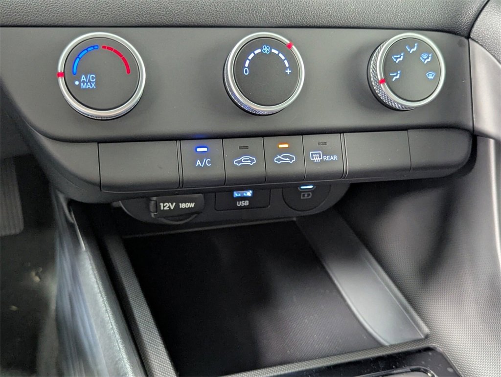 Certified 2025 Hyundai Elantra SE image 21