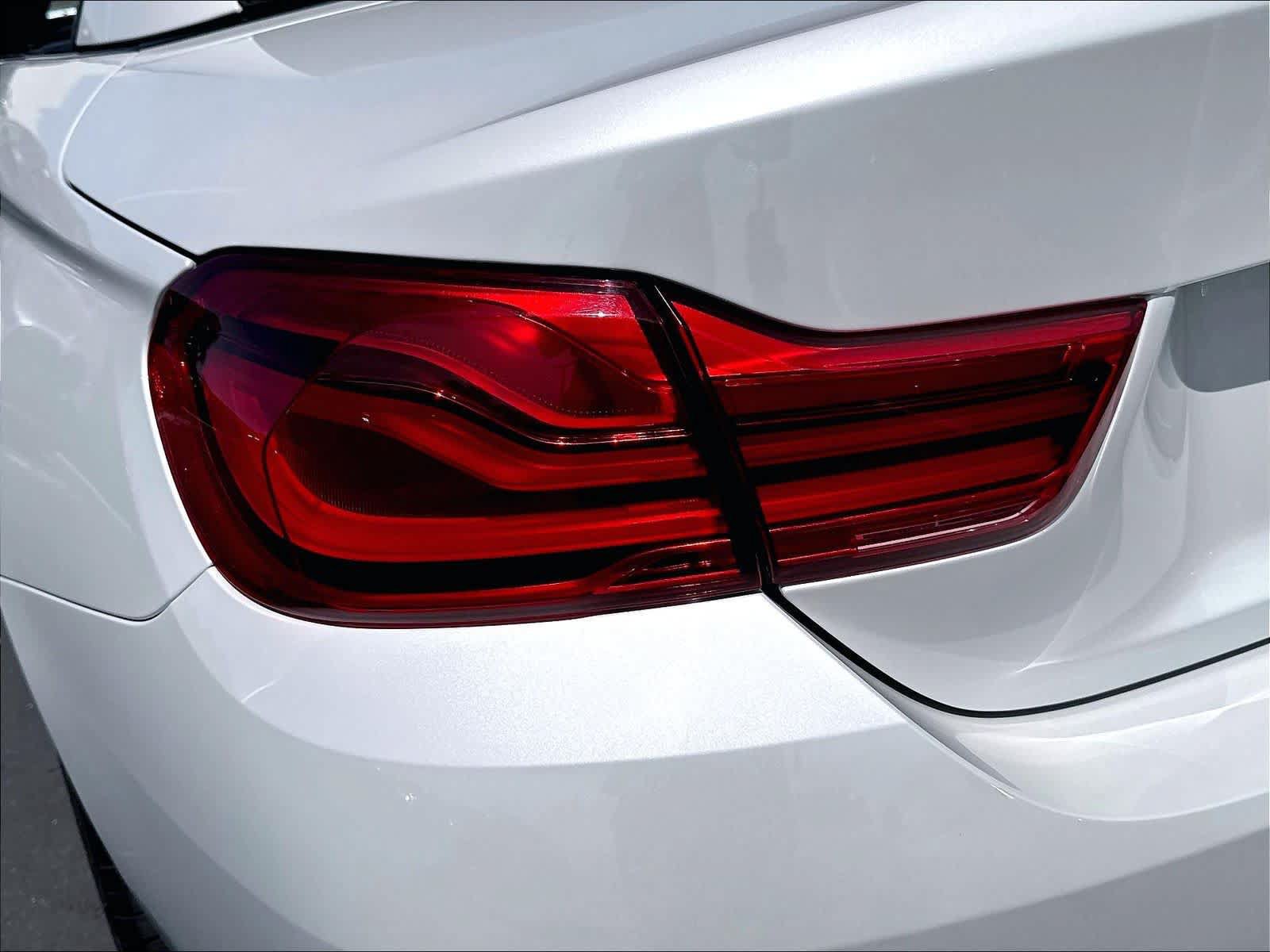 Used 2019 BMW M4 Convertible w/ Competition Package RWD image 25