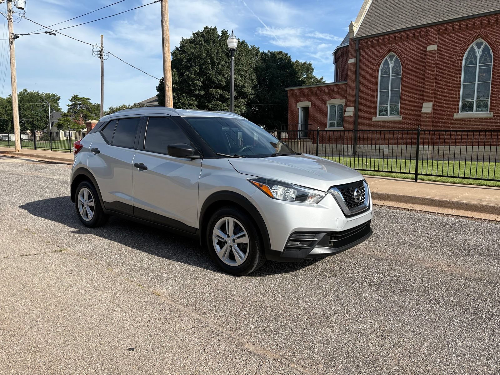 Used 2018 Nissan Kicks S FWD image 2