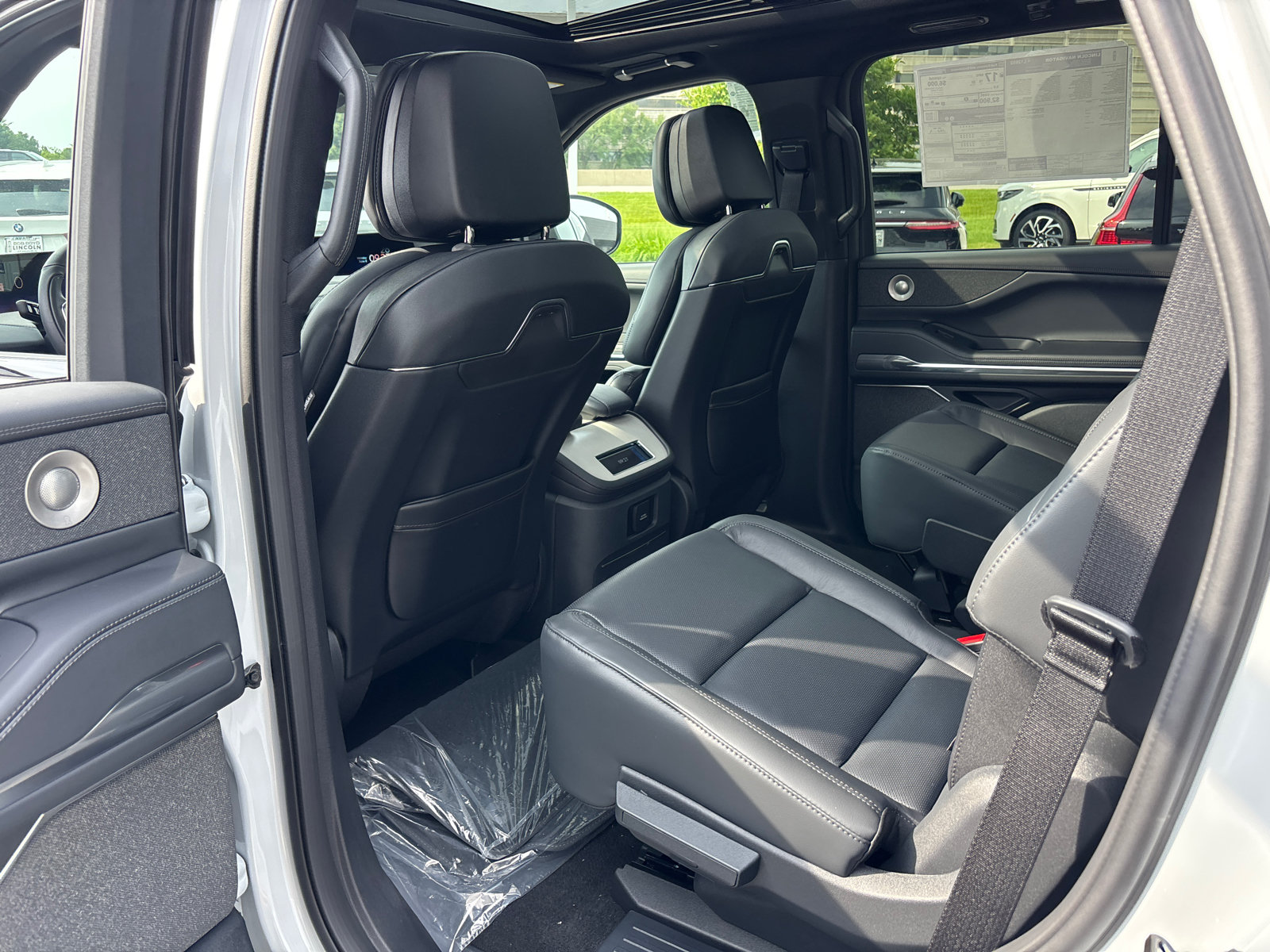 New 2026 Lincoln Navigator Reserve w/ Jet Appearance Package AWD/4WD image 27