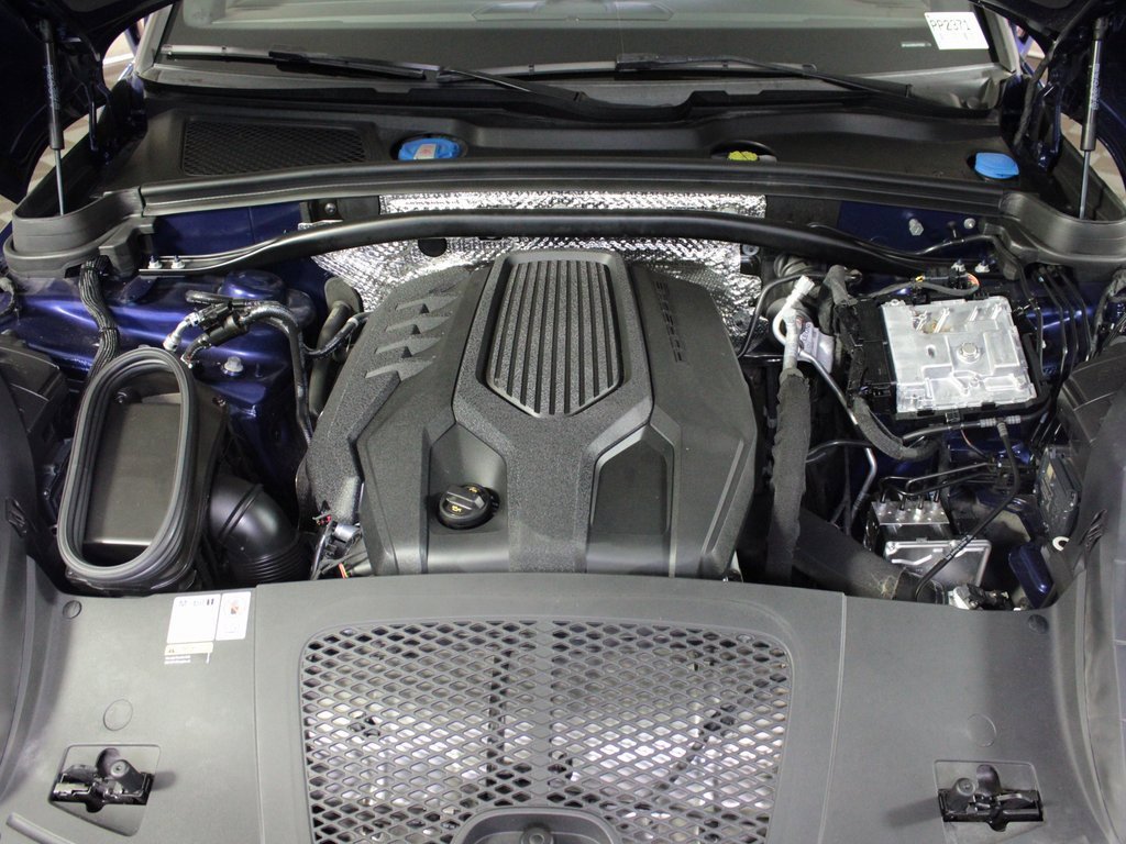 Used 2022 Porsche Macan w/ Premium Package Plus image 44