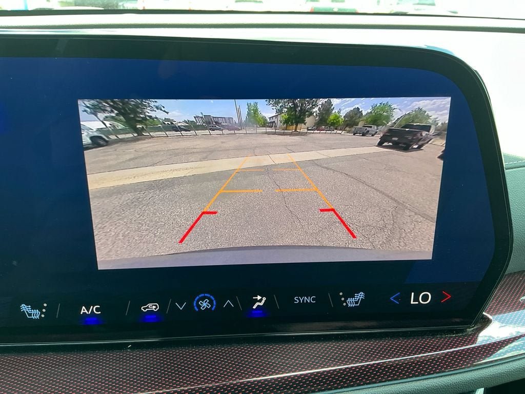 Used 2025 Chevrolet Traverse Z71 AWD/4WD image 19