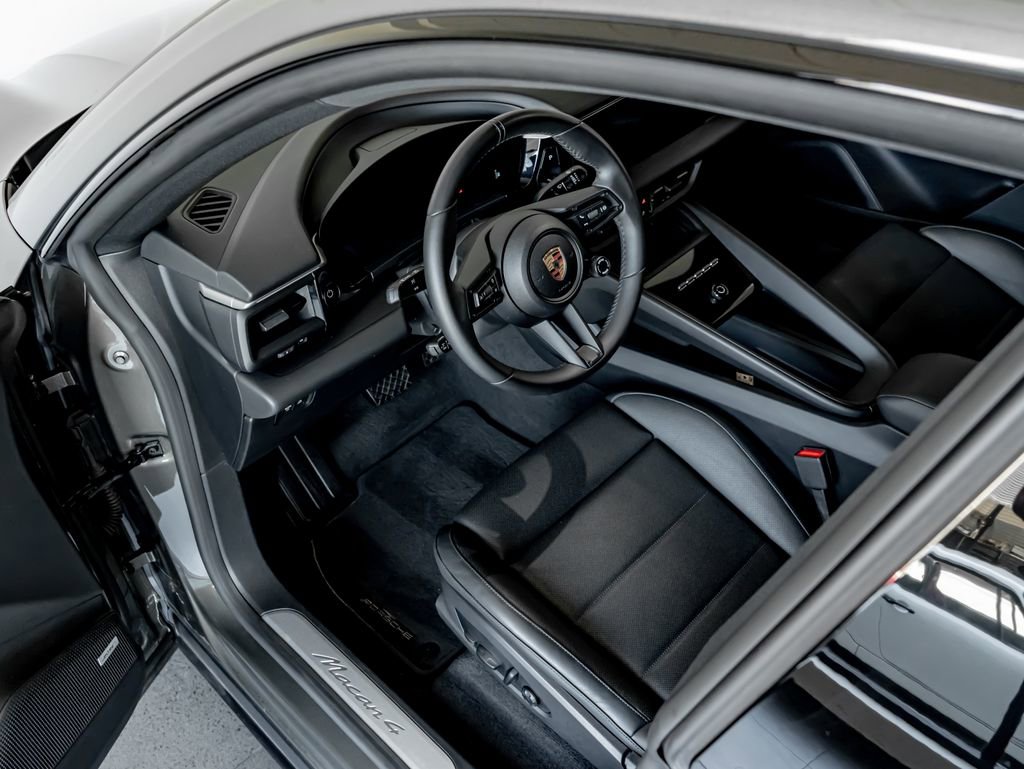 Certified 2024 Porsche Macan 4 Electric image 4