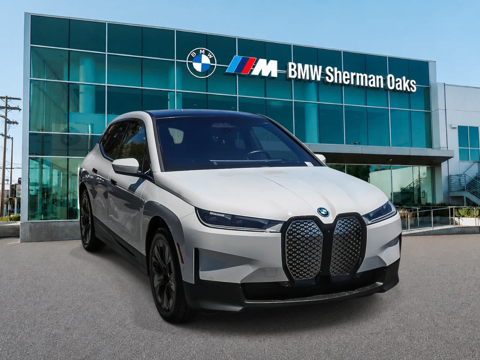 Used 2024 BMW iX xDrive50 AWD/4WD image 3