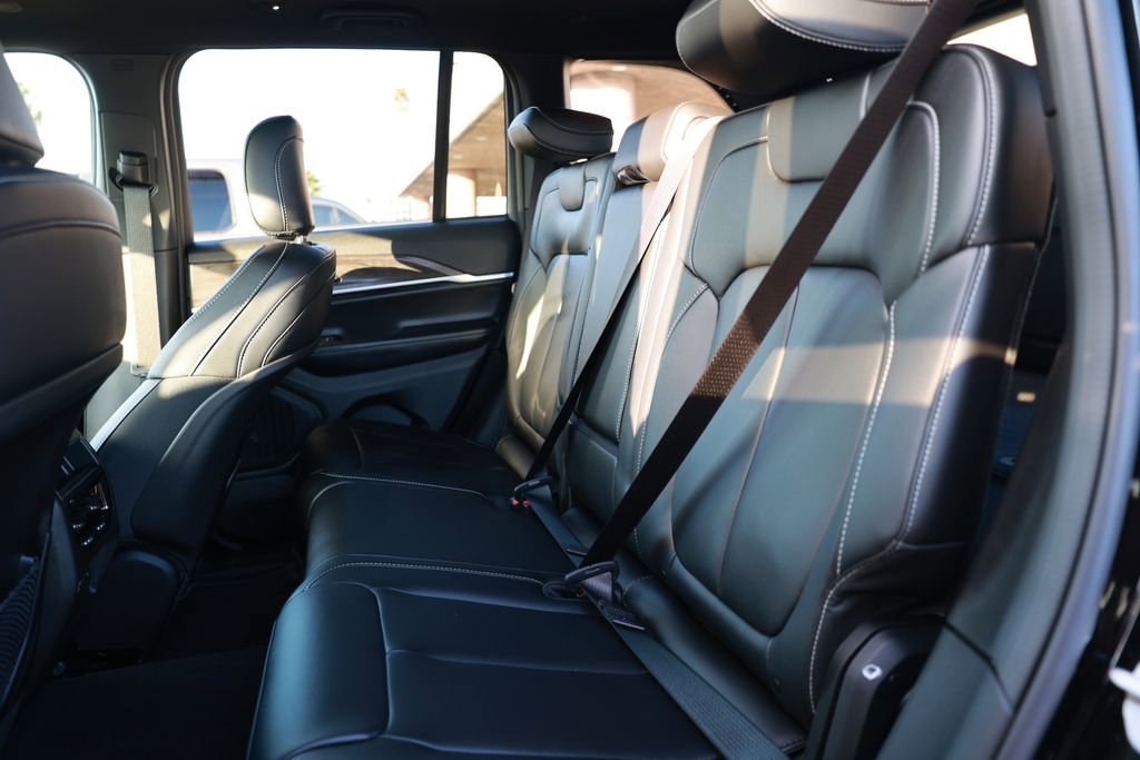 New 2025 Jeep Grand Cherokee Limited image 28