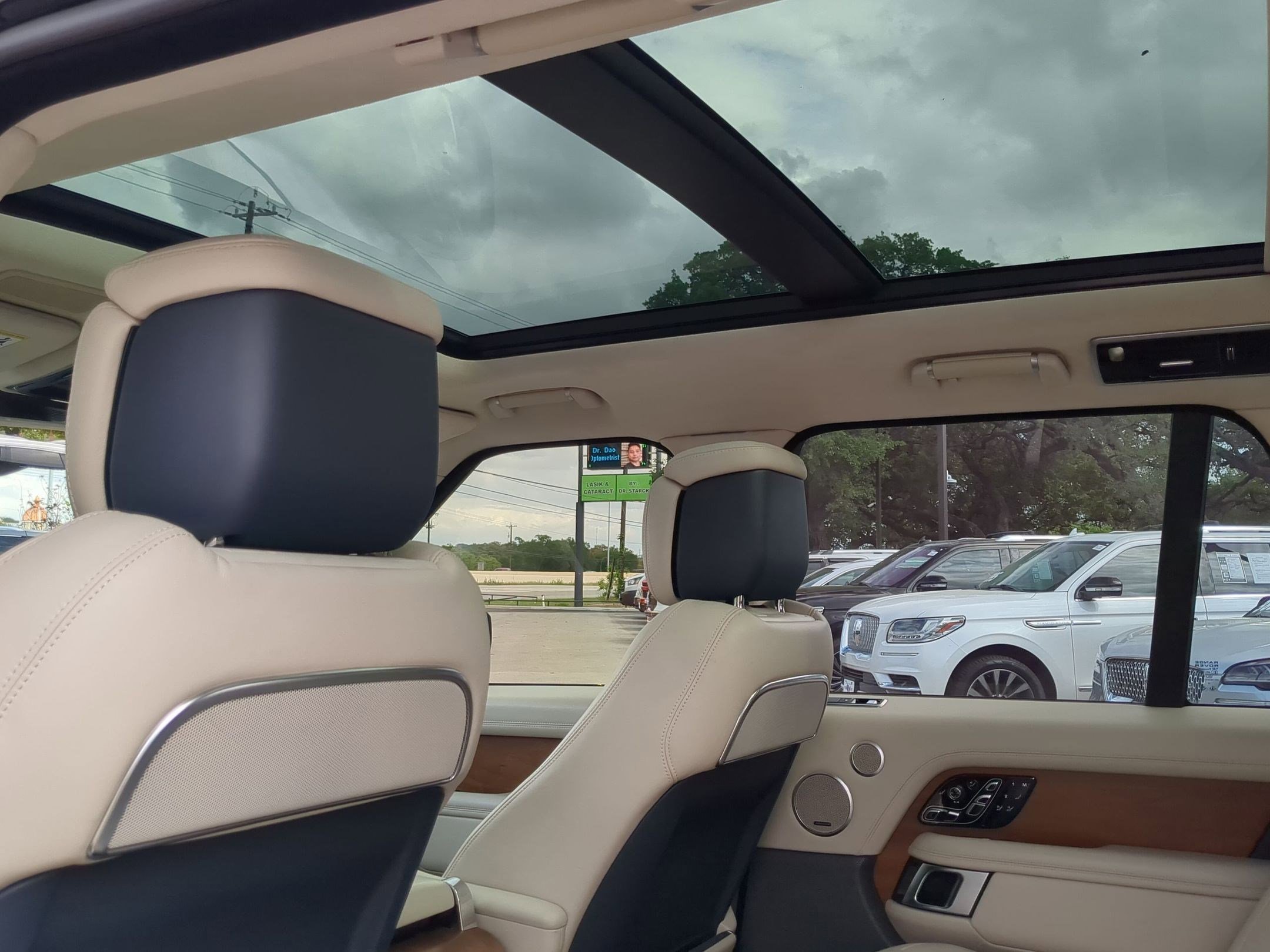Used 2021 Land Rover Range Rover Autobiography image 21
