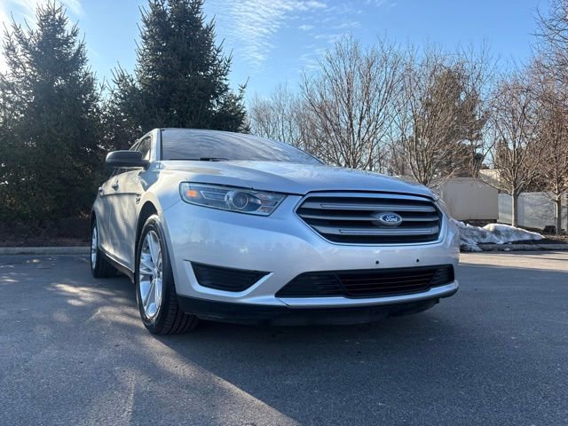 Used 2016 Ford Taurus SE FWD image 9