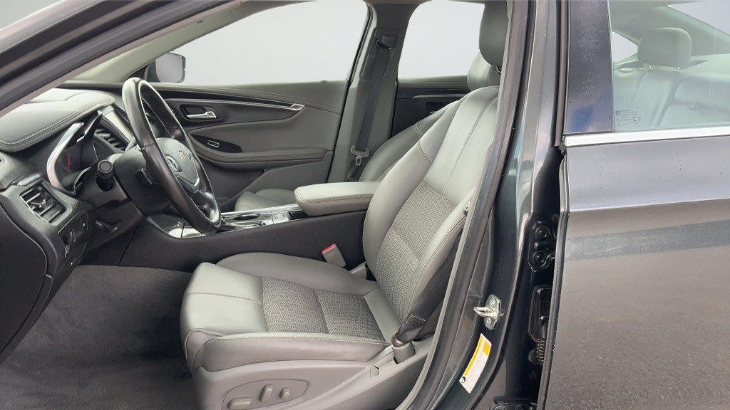 Used 2019 Chevrolet Impala LT FWD image 16