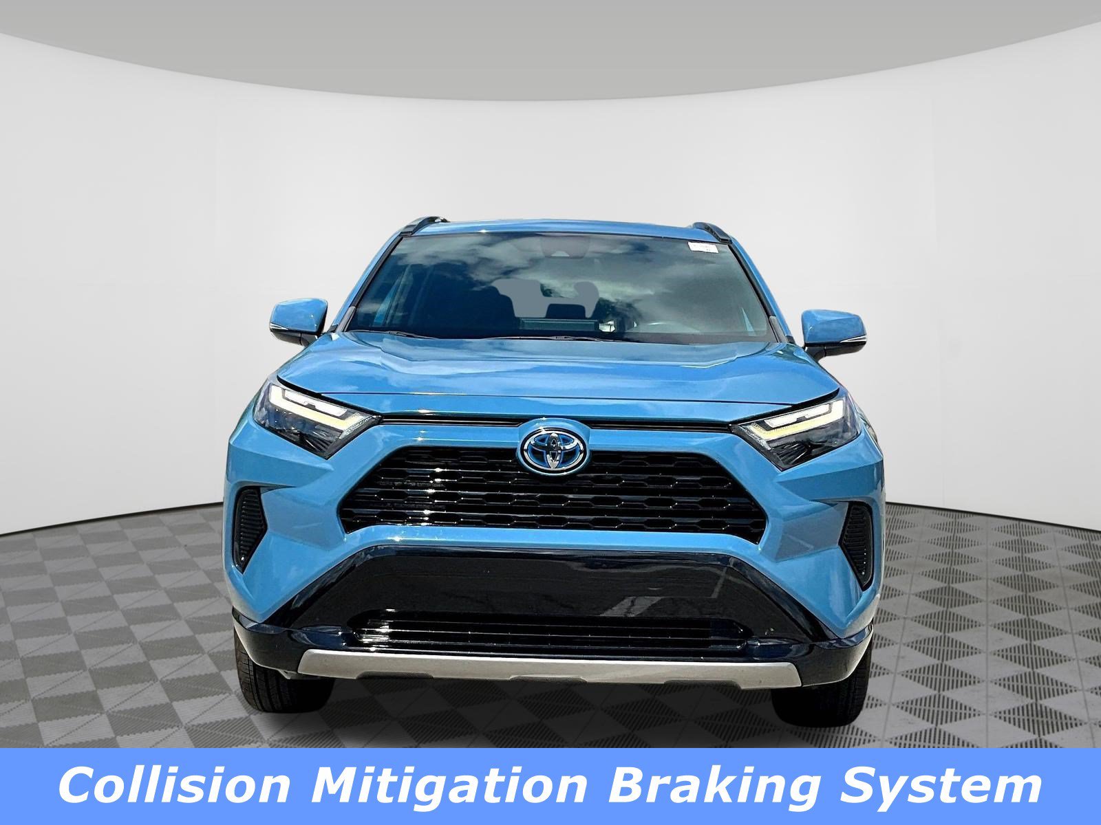 Used 2022 Toyota RAV4 SE AWD/4WD image 2