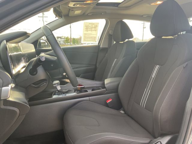 Used 2025 Hyundai Elantra SEL image 14