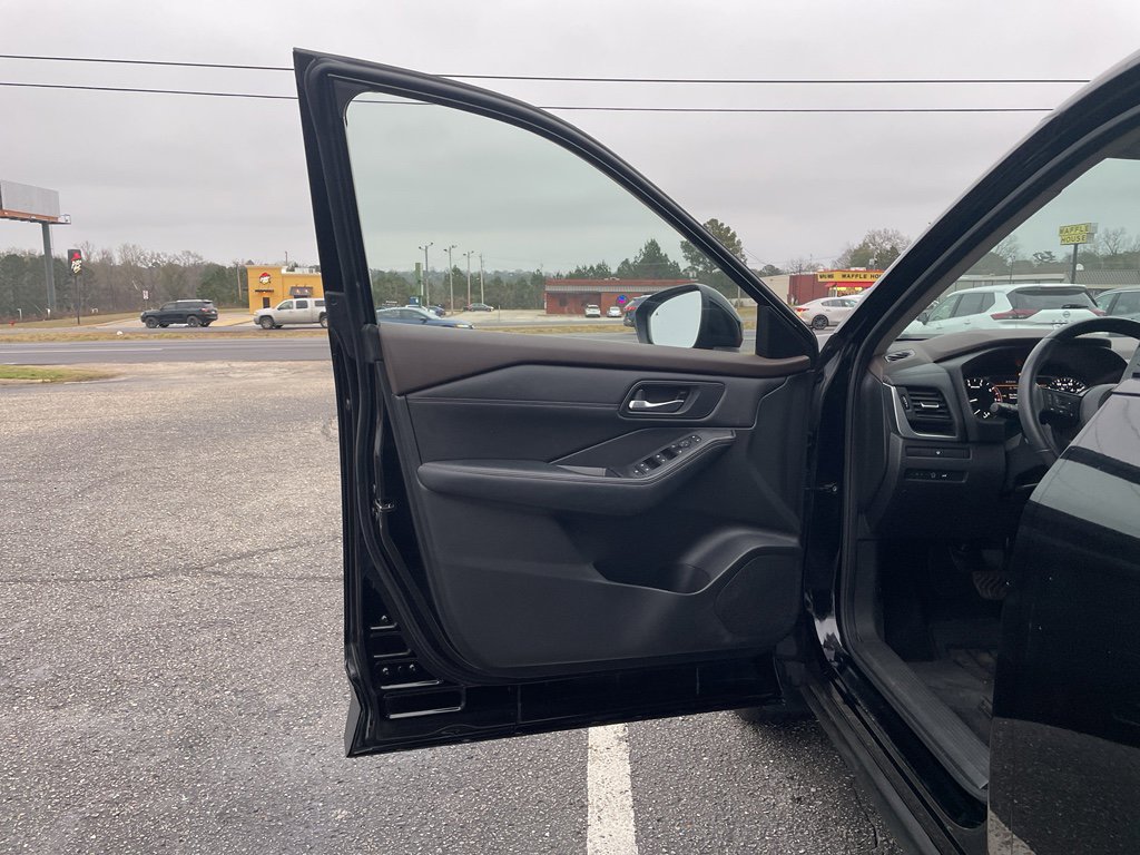 Certified 2023 Nissan Rogue SV w/ SV Premium B Package image 8