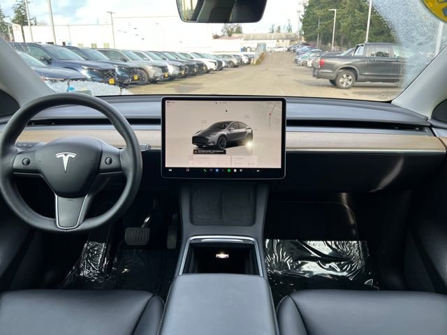 Used 2022 Tesla Model Y Long Range image 12