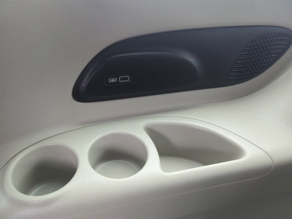 Used 2018 Chrysler Pacifica Touring-L w/ Tire & Wheel Group image 47