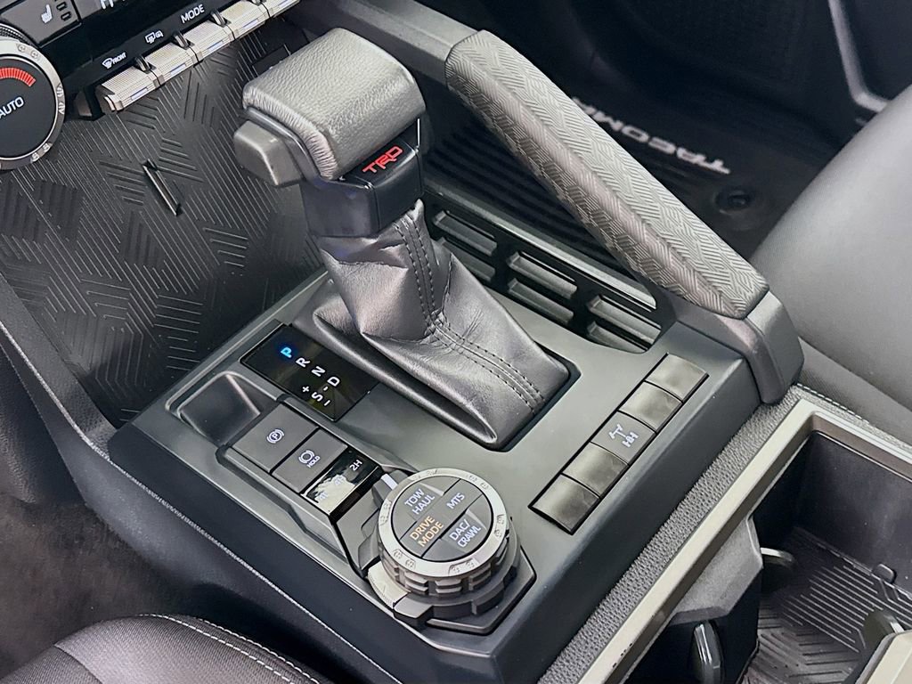 Certified 2024 Toyota Tacoma TRD Off-Road AWD/4WD image 19