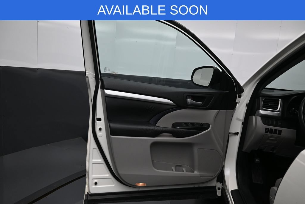 Used 2016 Toyota Highlander XLE AWD/4WD image 10