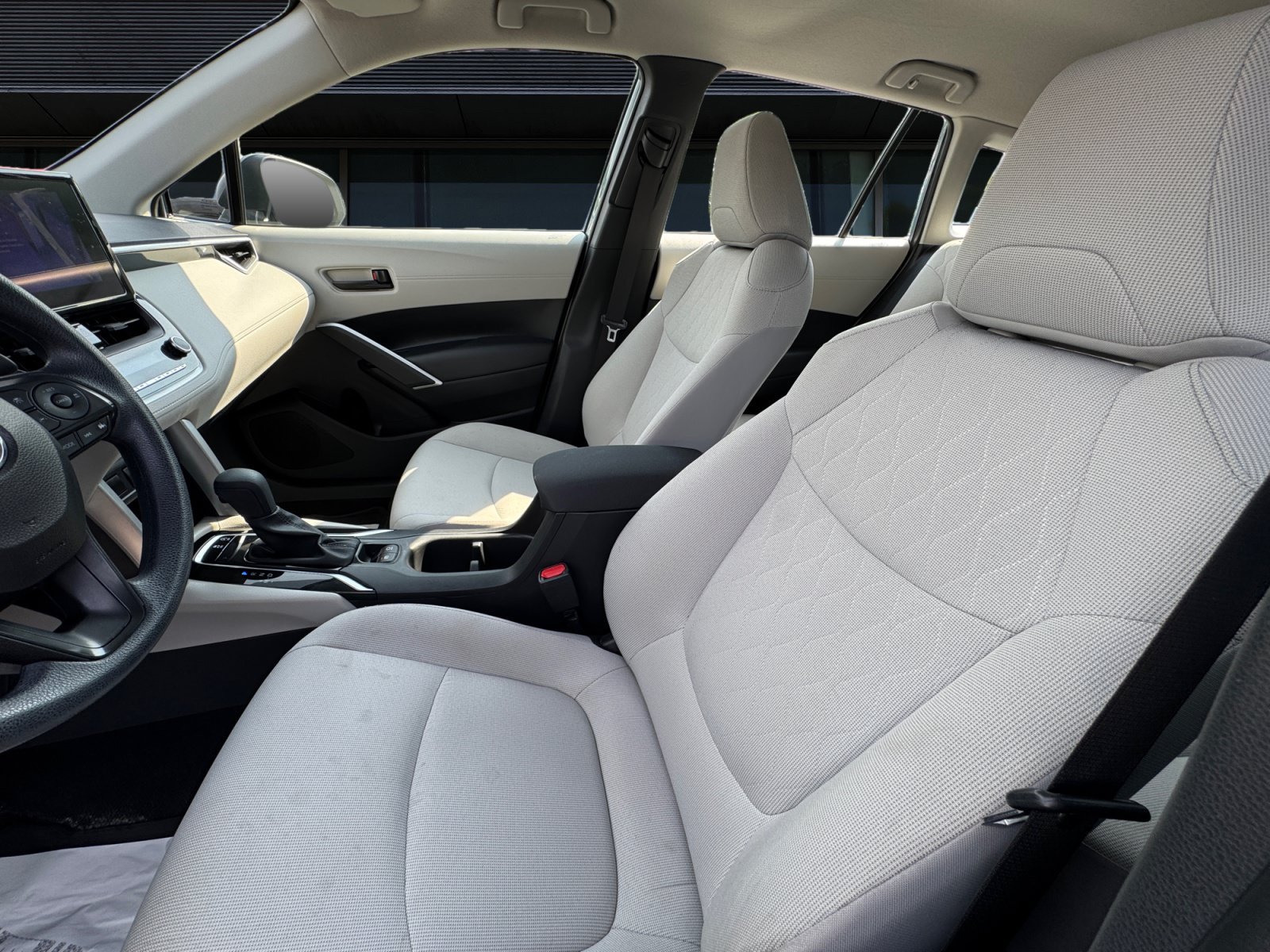 Used 2024 Toyota Corolla Cross L AWD/4WD image 2