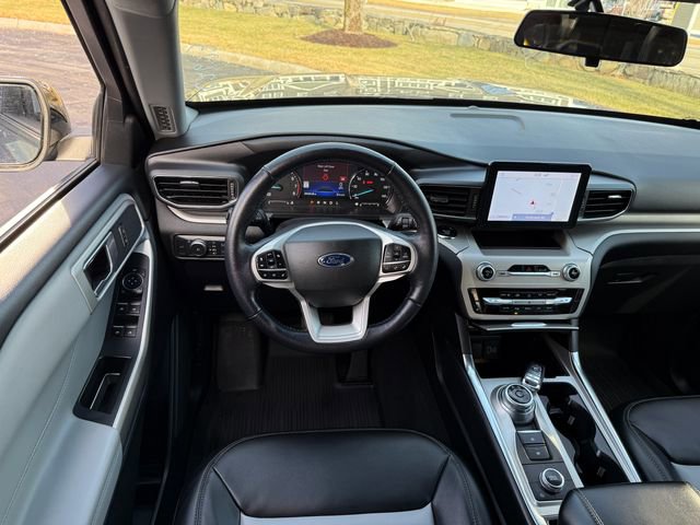 Used 2022 Ford Explorer XLT w/ Equipment Group 202A image 6