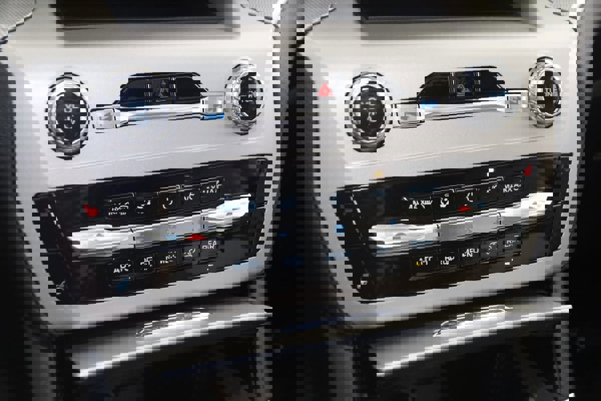 Used 2023 Ford Explorer XLT w/ Equipment Group 202A image 30