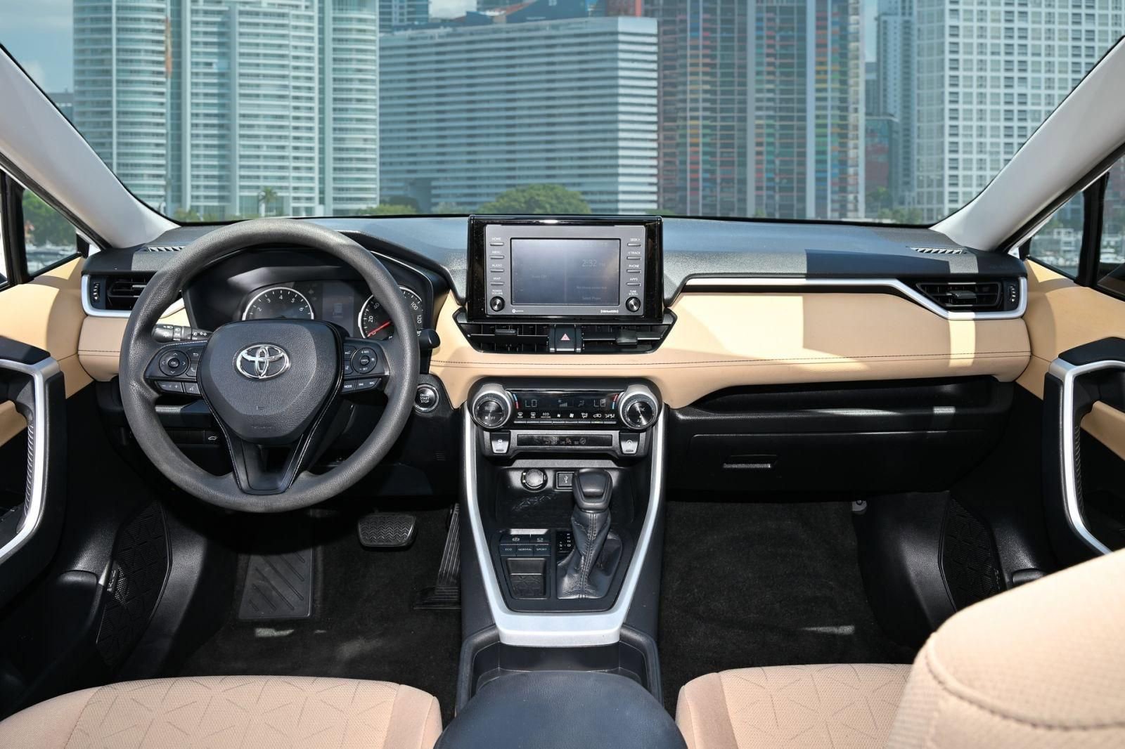 Used 2021 Toyota RAV4 XLE w/ Convenience Package FWD image 19