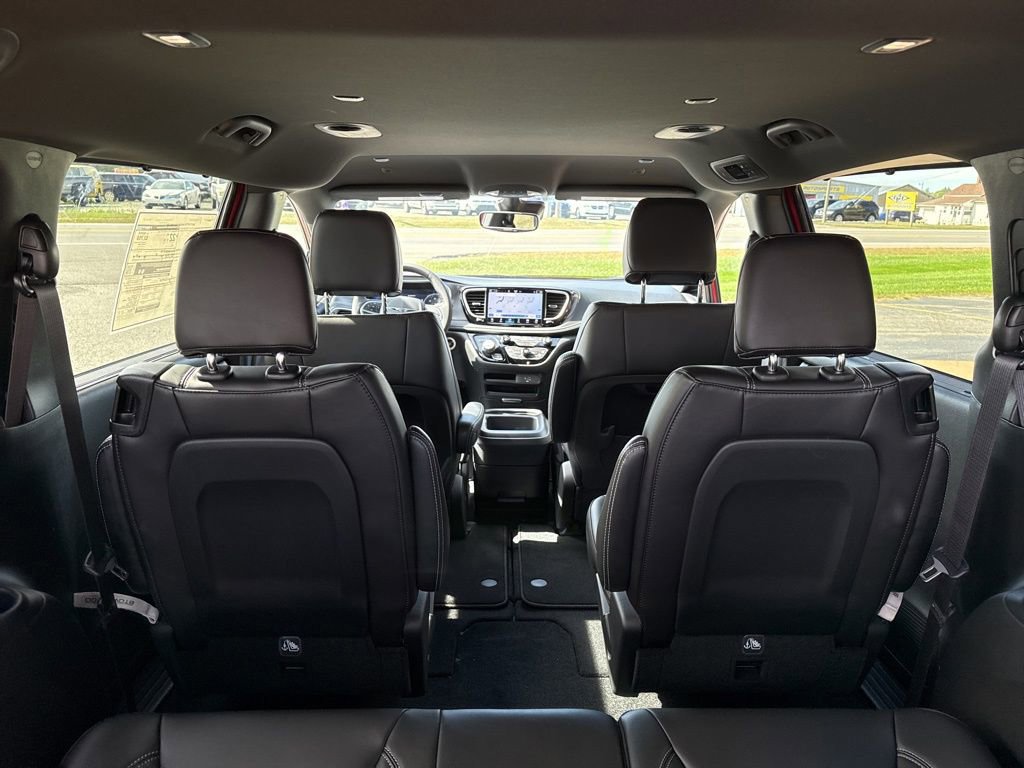 New 2026 Chrysler Pacifica Select FWD image 13