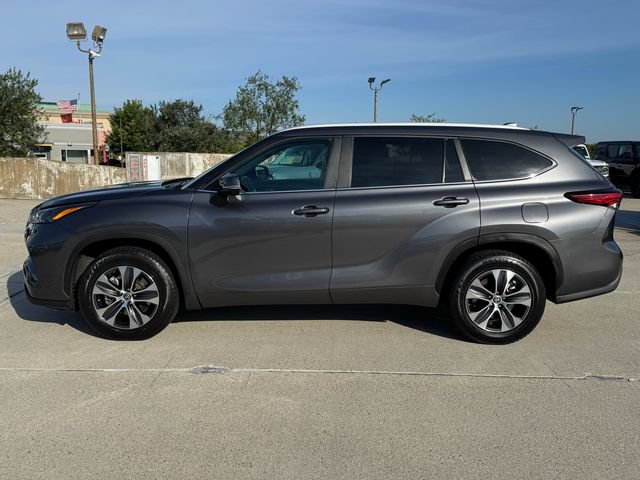 Used 2023 Toyota Highlander XLE FWD image 8