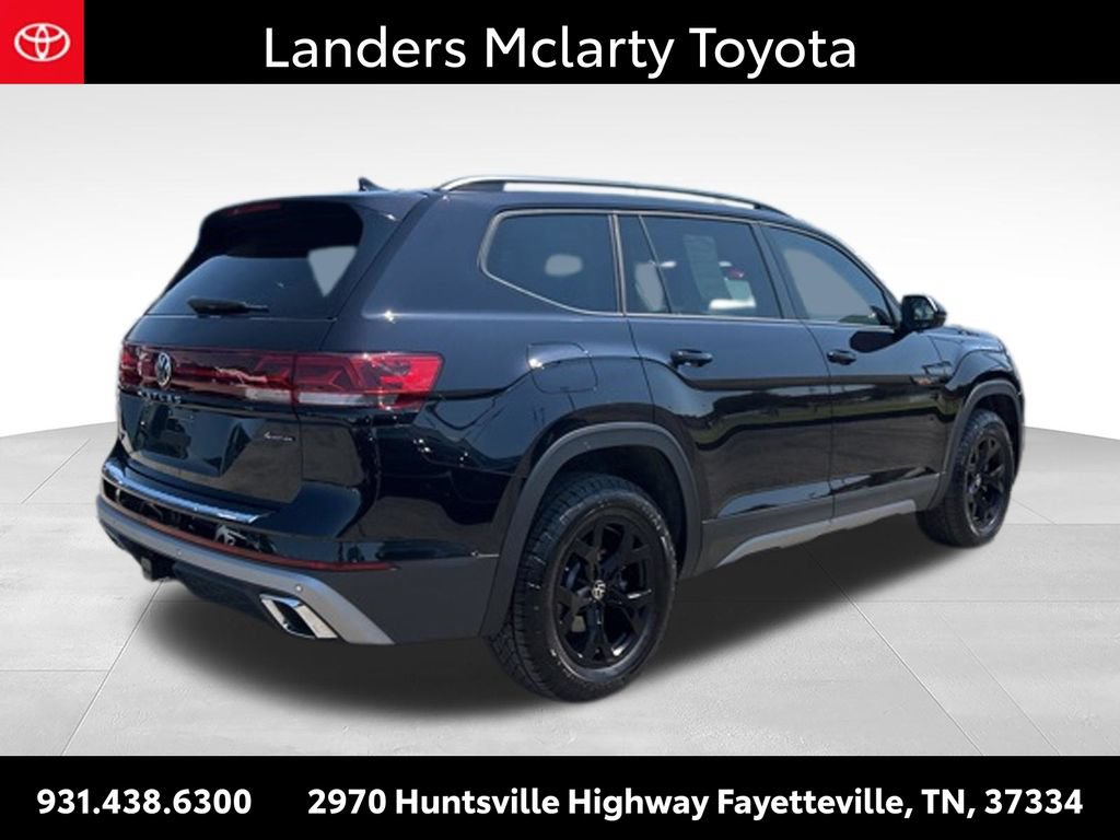 Used 2025 Volkswagen Atlas Peak Edition SE AWD/4WD image 3