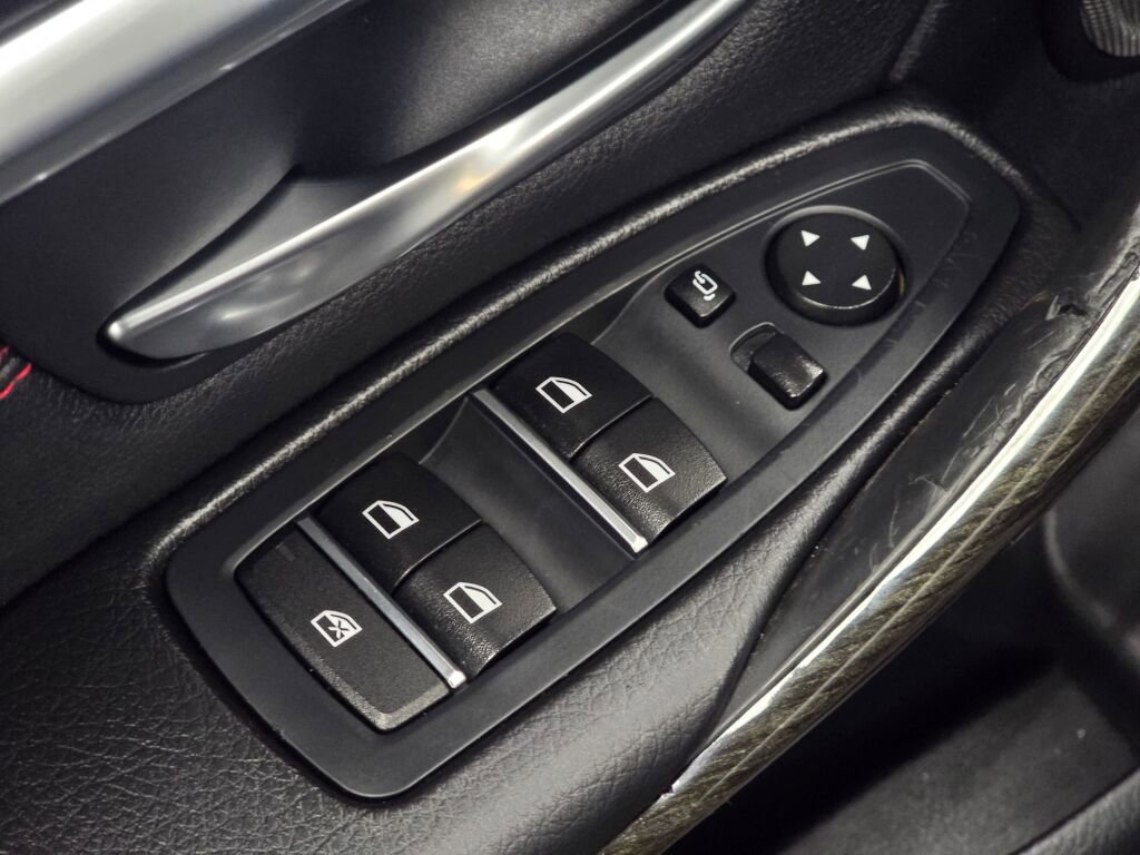 Used 2017 BMW 340i xDrive Sedan image 31