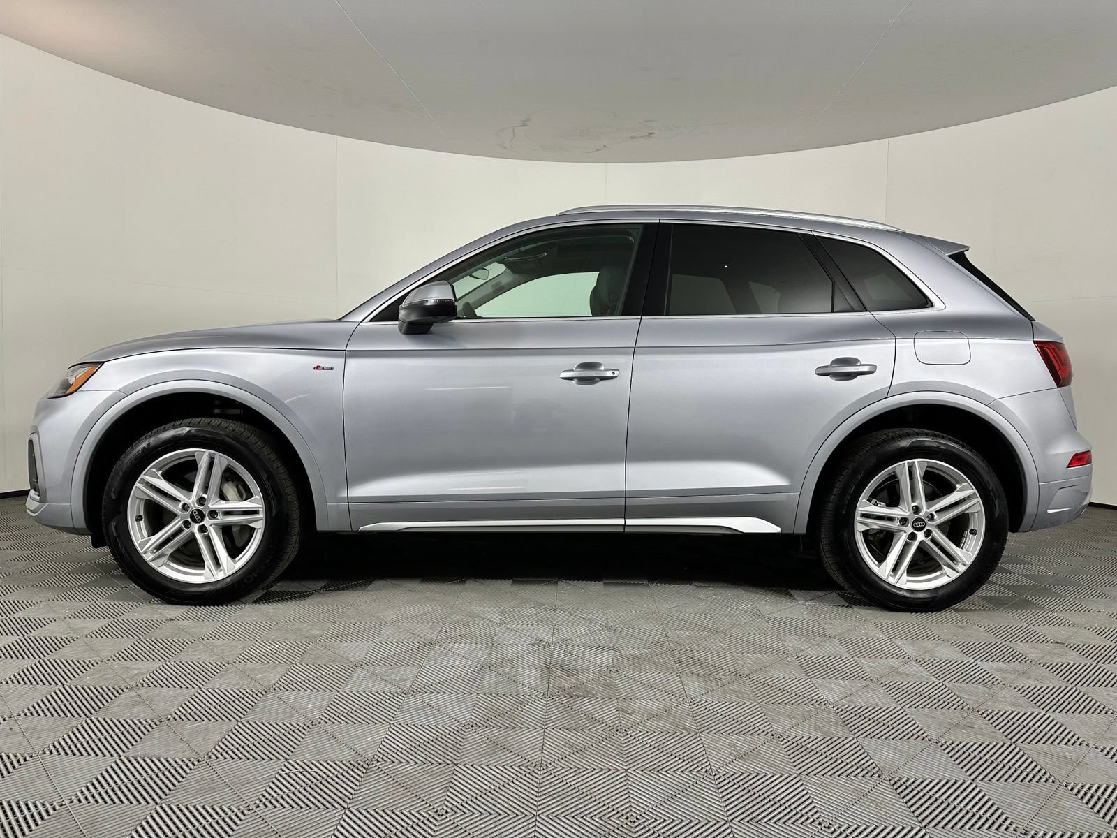 Used 2024 Audi Q5 e Premium Plus AWD/4WD image 16