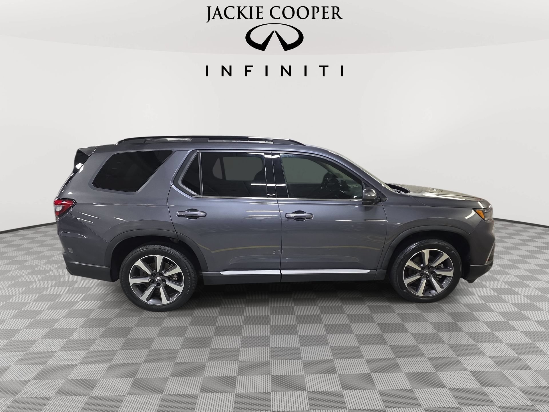 Used 2024 Honda Pilot Elite image 4