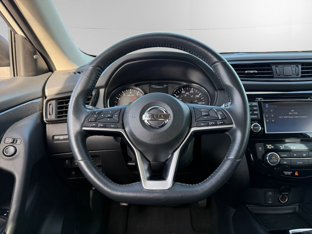 Used 2017 Nissan Rogue SV w/ SV Premium Package FWD image 12