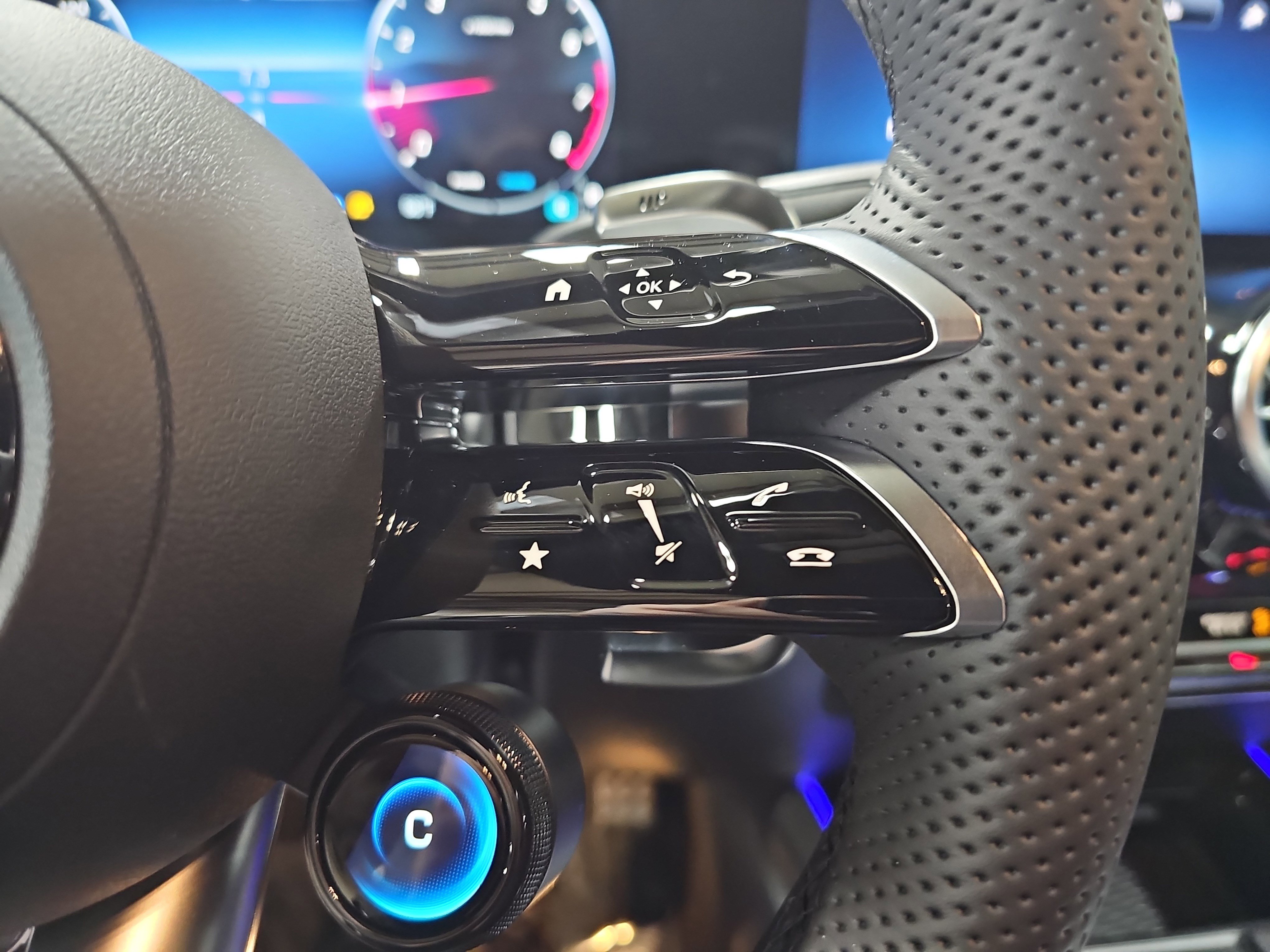 New 2026 Mercedes-Benz GLA 35 AMG 4MATIC image 19
