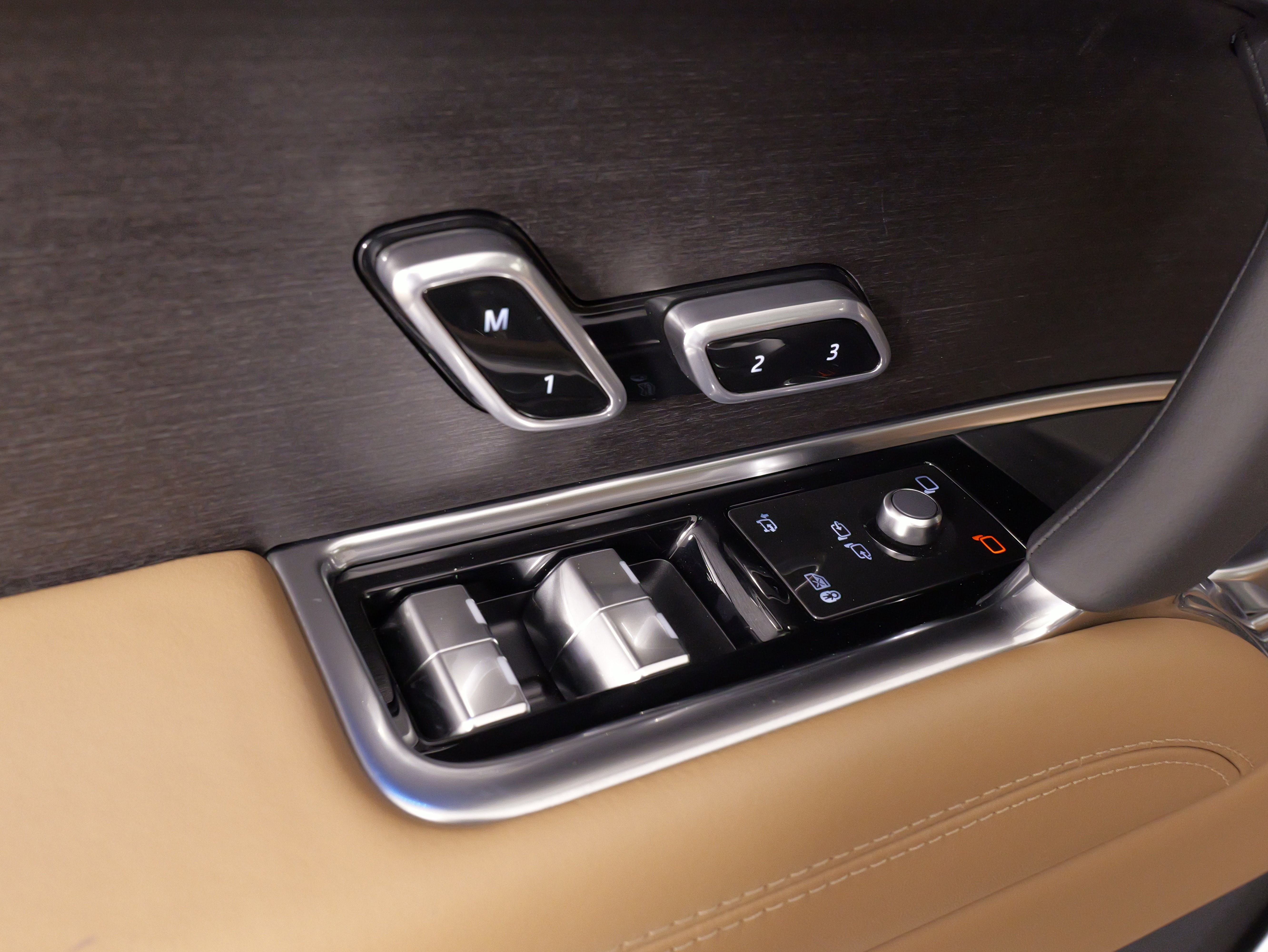 Used 2025 Land Rover Range Rover Autobiography image 26