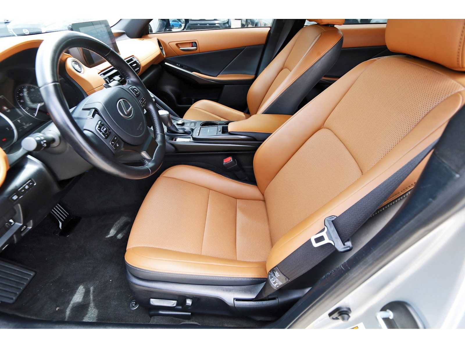 Used 2024 Lexus IS 350 F Sport RWD image 11