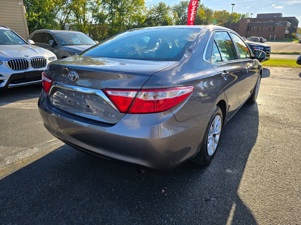 Used 2016 Toyota Camry LE FWD image 3