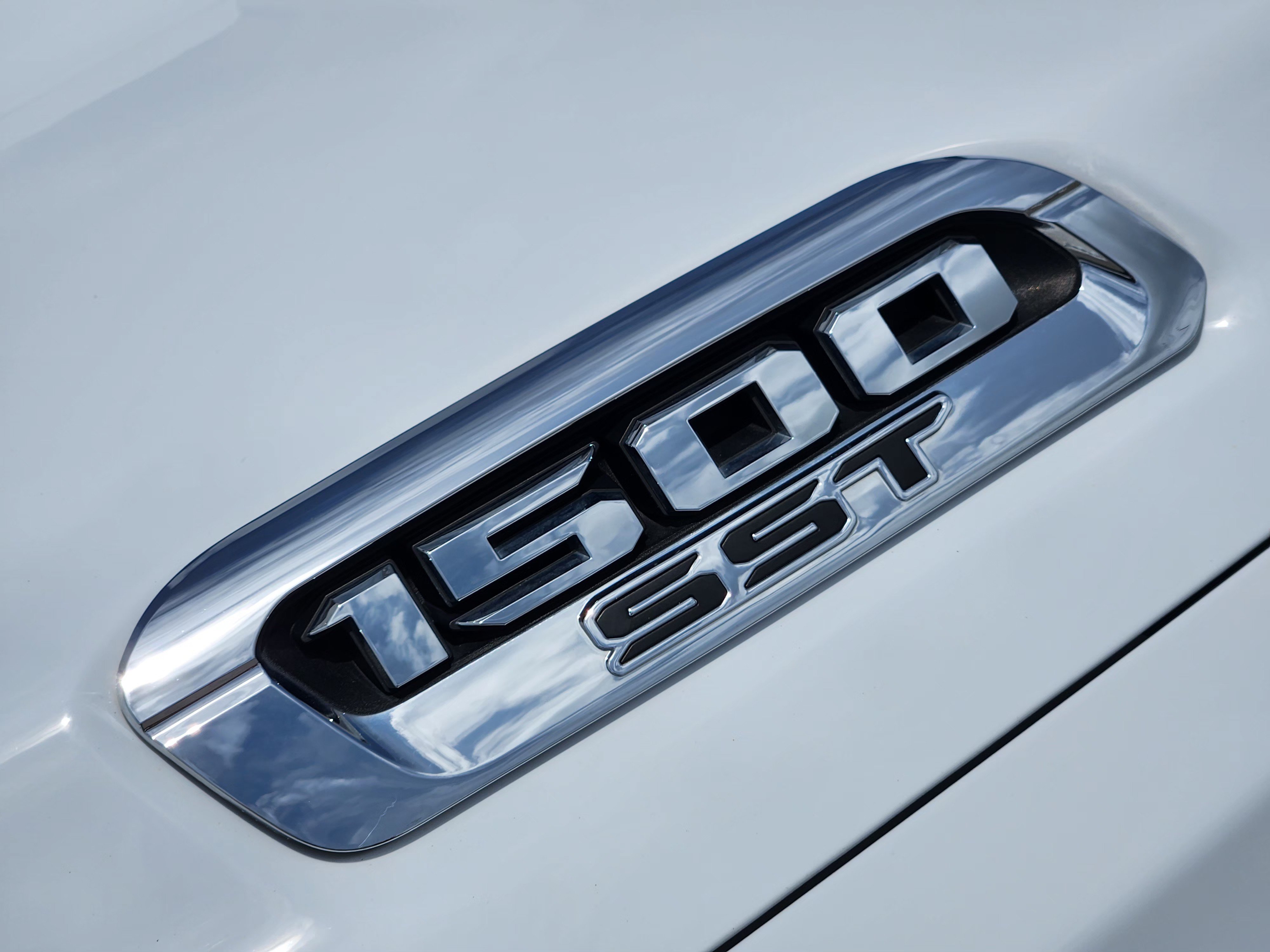 Used 2025 RAM 1500 Laramie AWD/4WD image 13