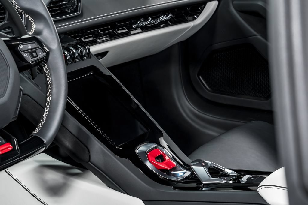 Used 2020 Lamborghini Huracan EVO RWD image 22