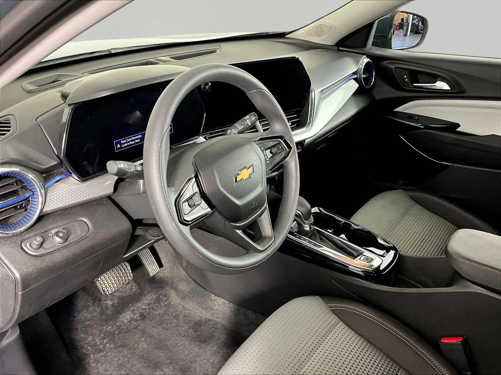 Used 2025 Chevrolet Trax LT FWD image 14