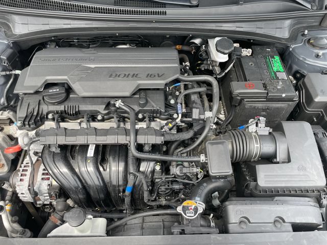 Used 2024 Hyundai Elantra SEL FWD image 31