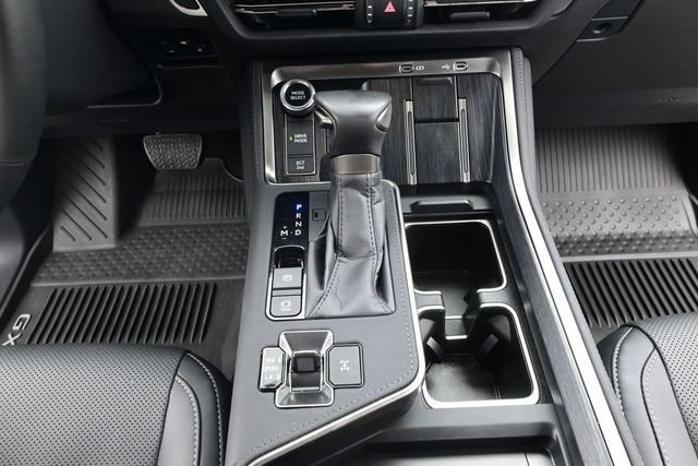 Used 2025 Lexus GX 550 w/ Accessory Package (2T) AWD/4WD image 8