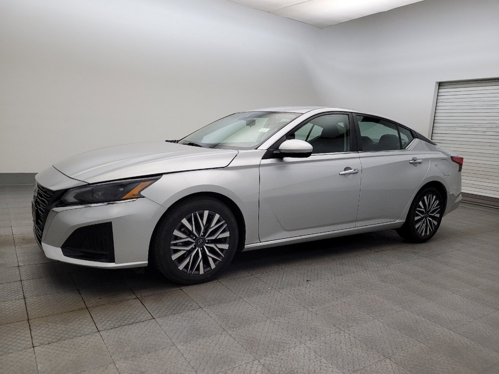 Used 2023 Nissan Altima 2.5 SV image 2