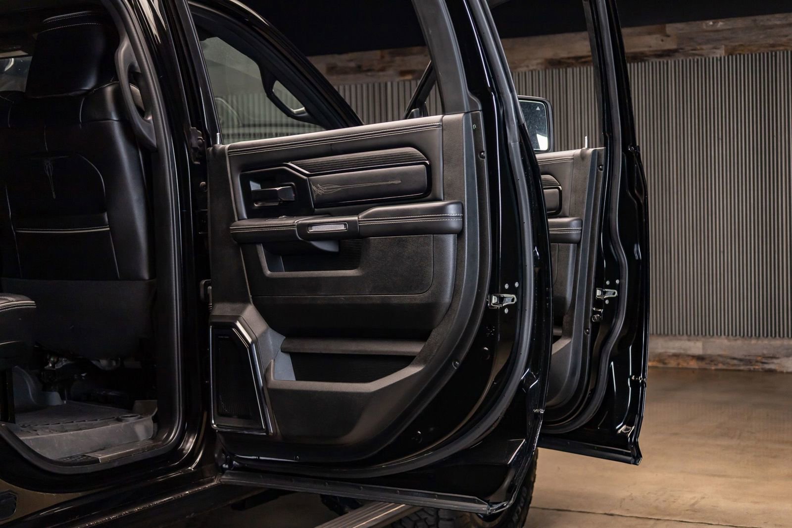 Used 2023 RAM 3500 Limited image 35