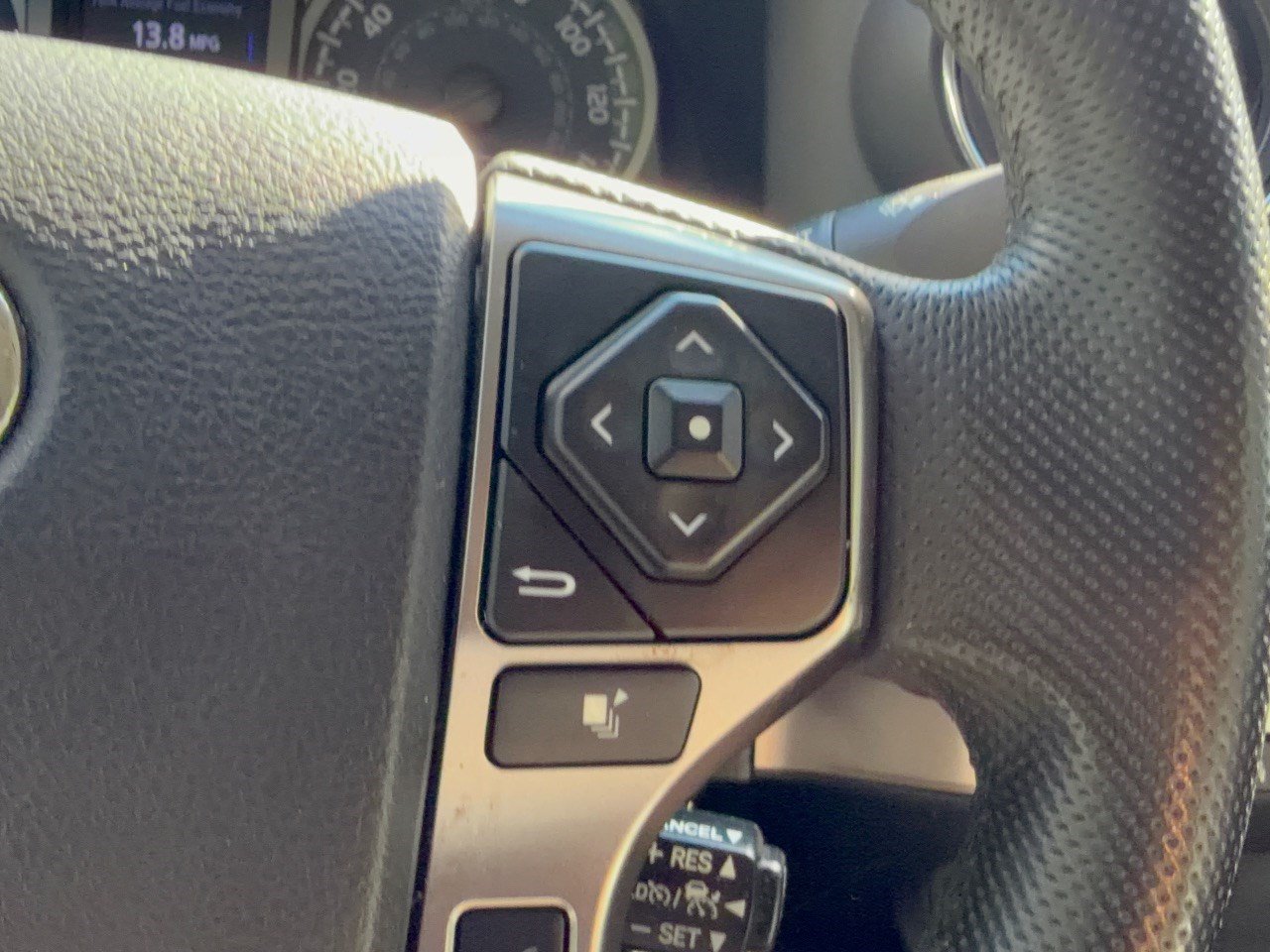 Used 2022 Toyota Tacoma SR5 w/ Technology Package RWD image 19