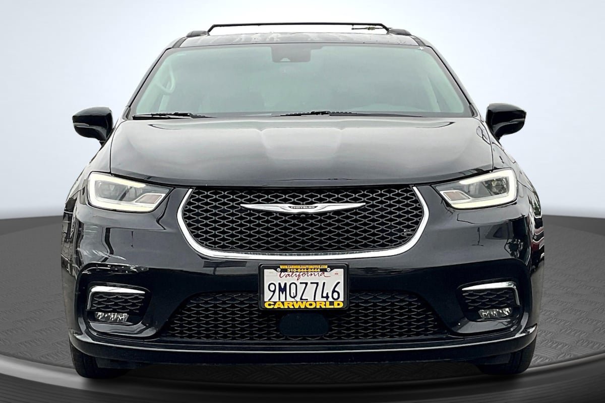 Used 2022 Chrysler Pacifica Touring-L FWD image 3