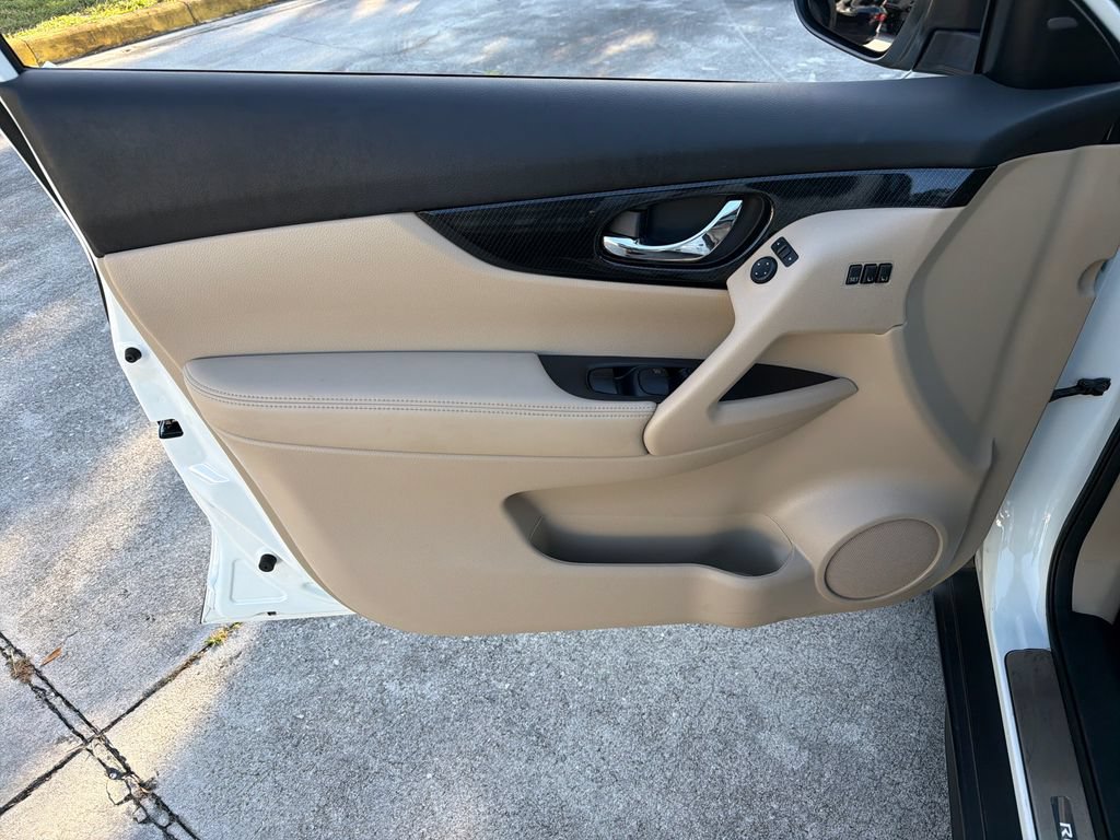 Used 2020 Nissan Rogue SL w/ Premium Package FWD image 18