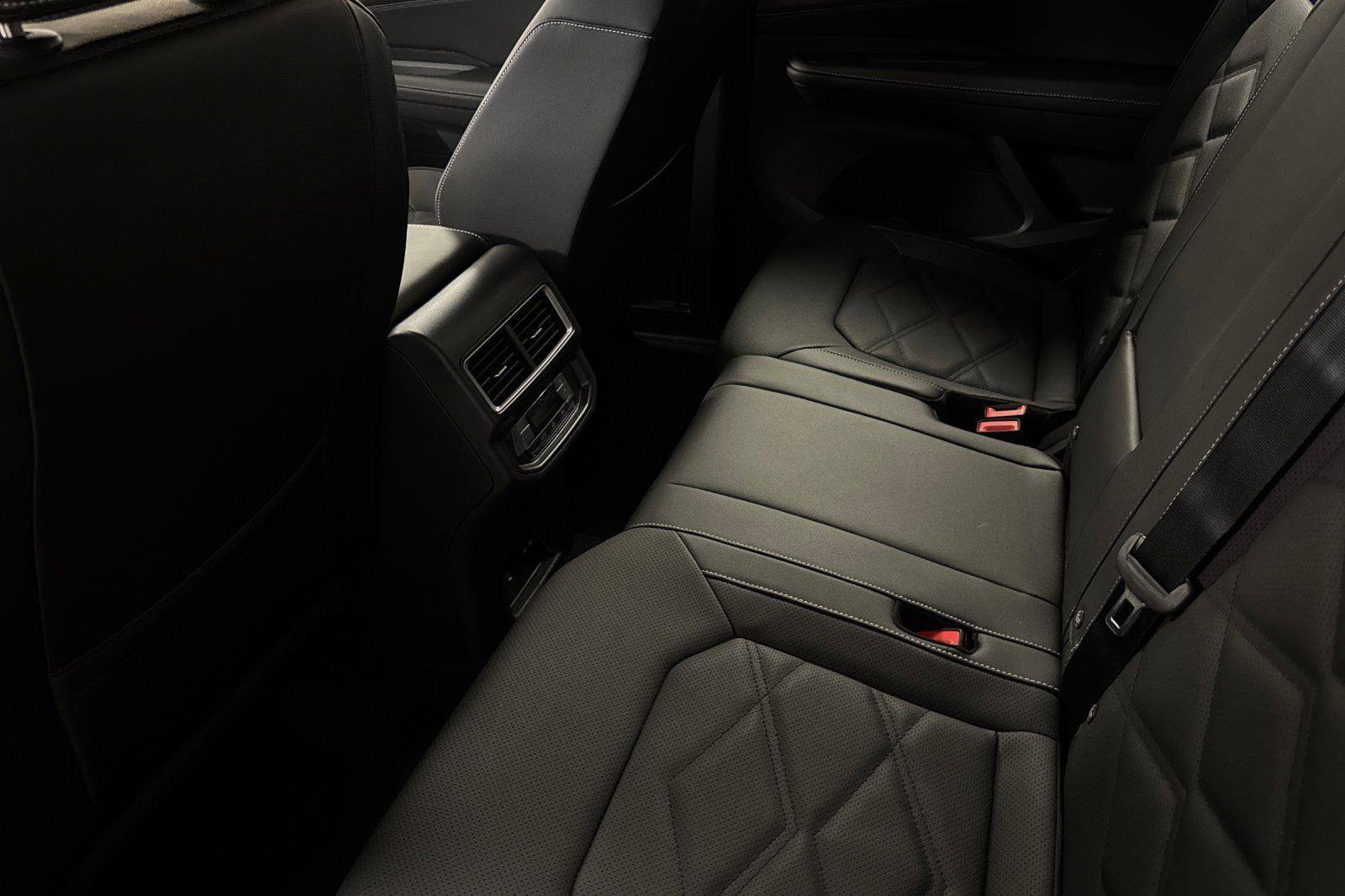 New 2026 Volkswagen Atlas SE image 11