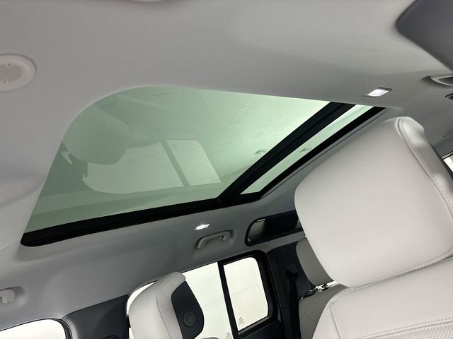 New 2026 Land Rover Defender 110 X-Dynamic SE image 14