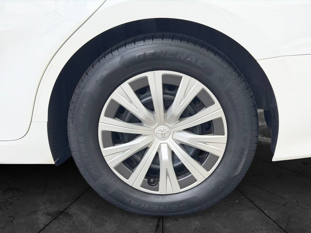 Used 2022 Toyota Camry LE FWD image 28