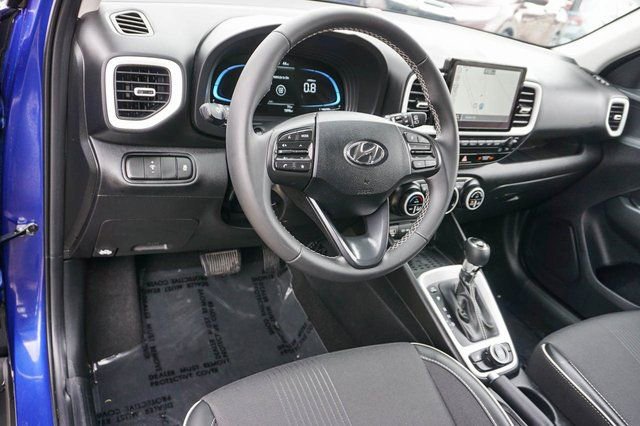 Used 2025 Hyundai Venue Limited image 7